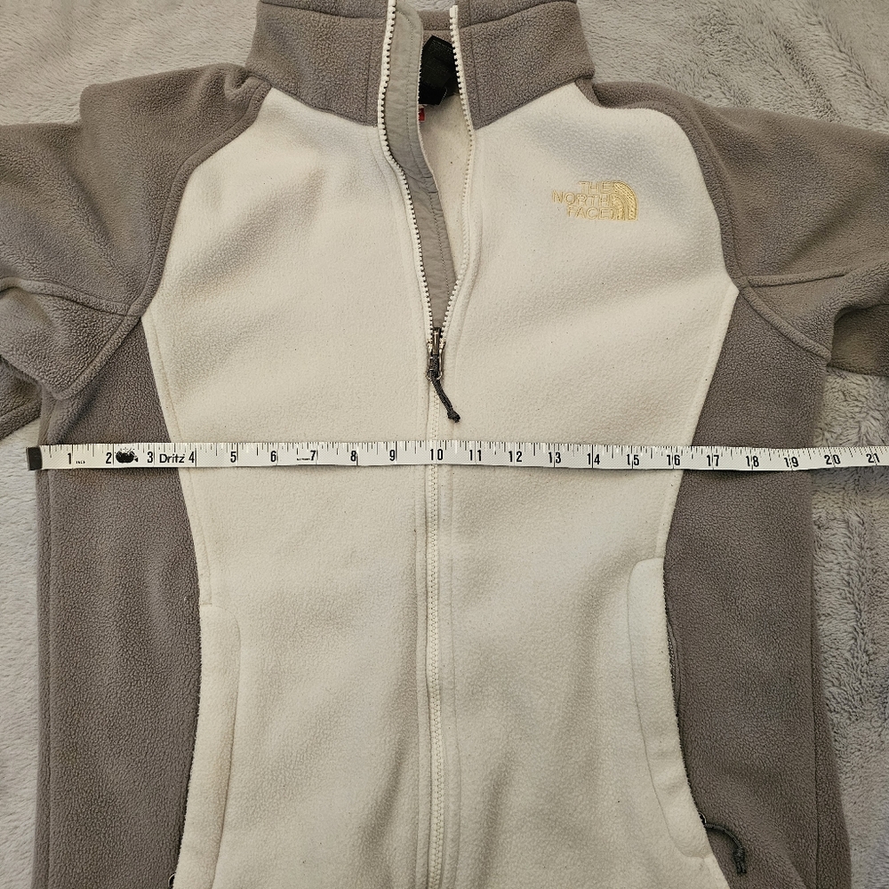 The North Face Women's full zip fleece jacket. - Picture 7 of 8